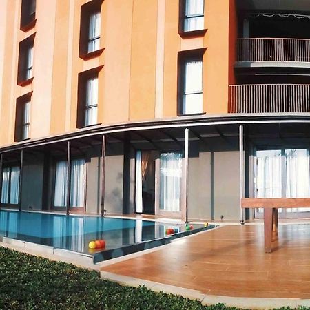 Hotel Grand Metro Puncak à Cibodas Extérieur photo