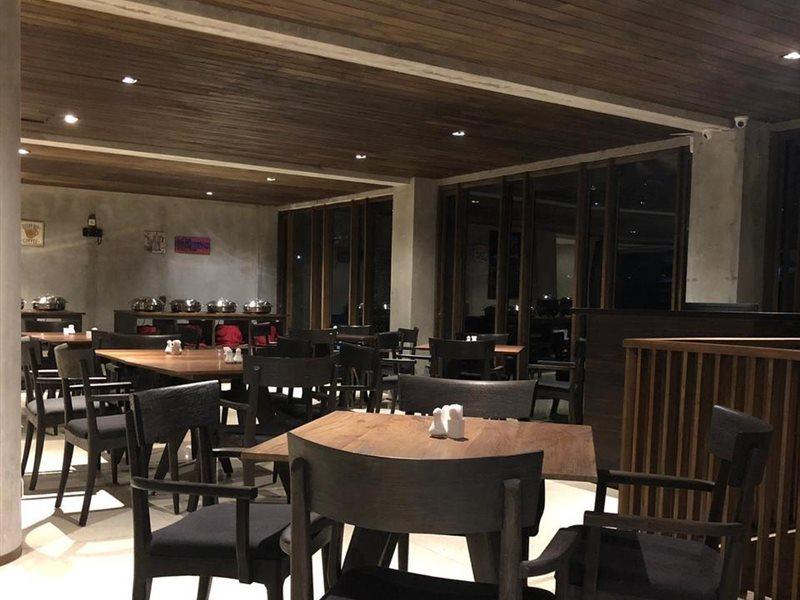 Hotel Grand Metro Puncak à Cibodas Extérieur photo