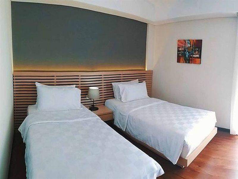 Hotel Grand Metro Puncak à Cibodas Extérieur photo
